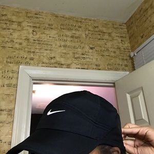 BRAND NEW nike feather light SHORTER BILLED hat