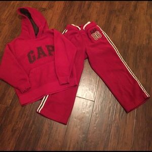 Boys Red Gap hoodie & jogging pants Small(6-7)