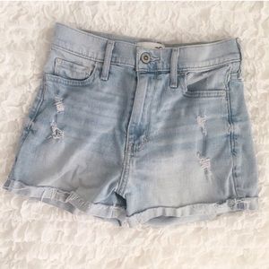 🌹Light Washed HighWaisted Hollister Jean Shorts🌹