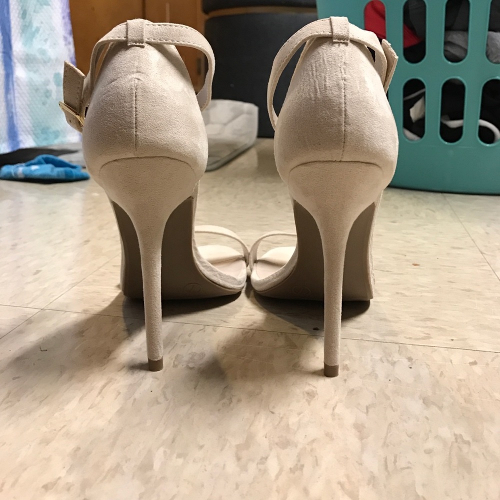 Heels - Picture 2 of 3