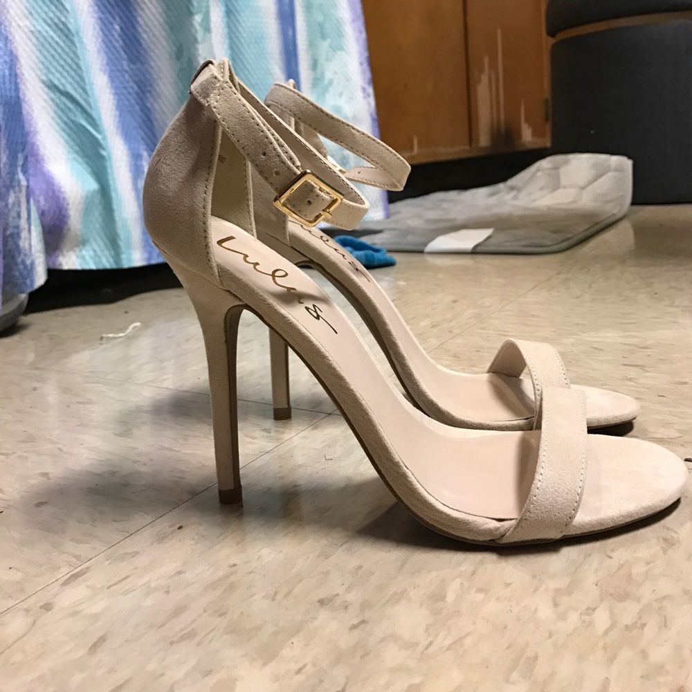 Heels - Picture 3 of 3