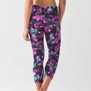 Lululemon Wunder Under Crops III Size 8 Floral
