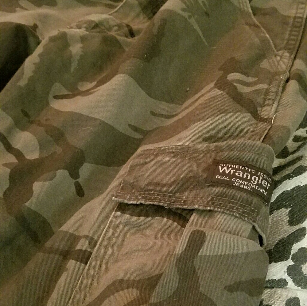 Wrangler camo cargo pants