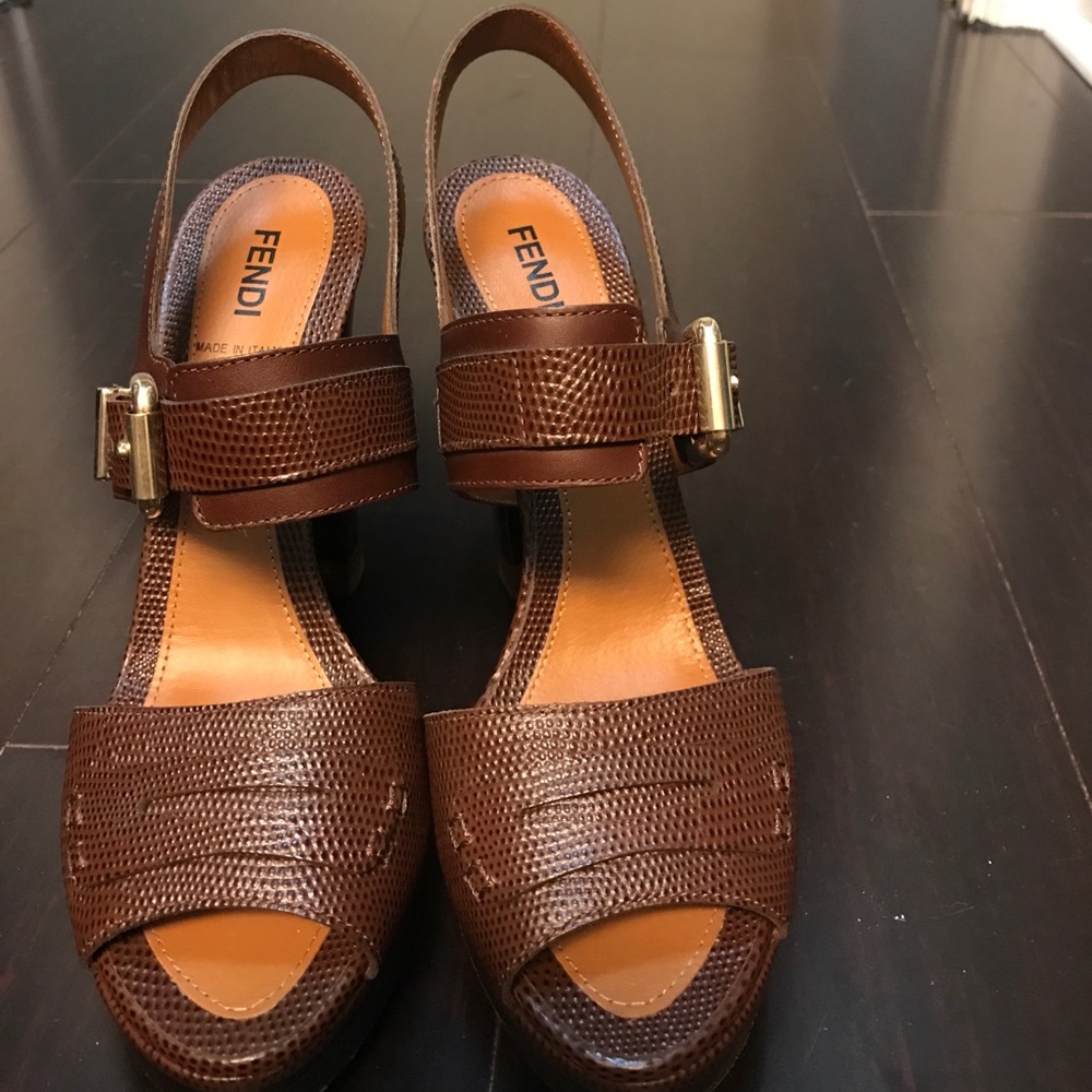 FENDI Brown platform sandal. 7M