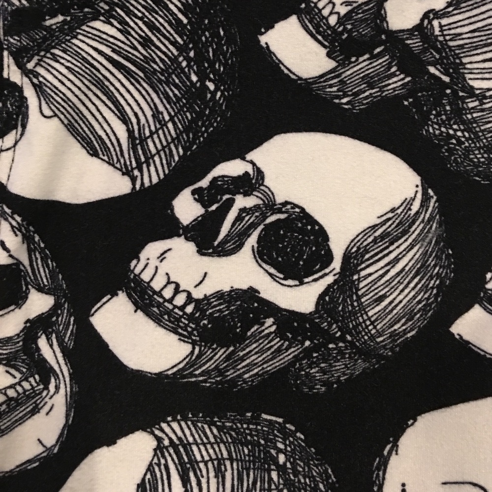 LuLaRoe 2016 Skull Halloween Leggings OS