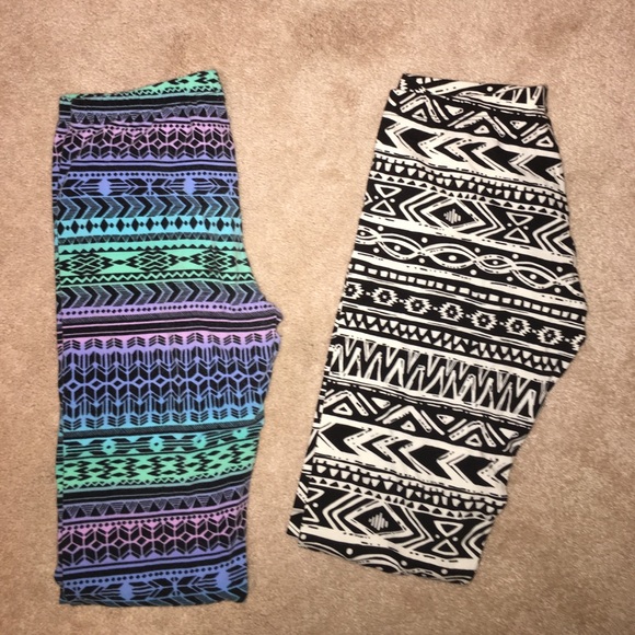 2 pairs of printed leggings - Picture 1 of 1