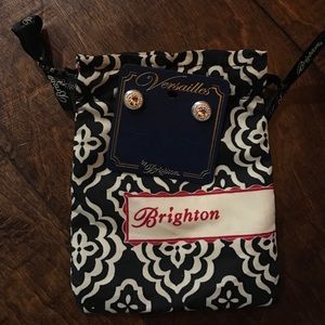 Circular diamond look alike earnings