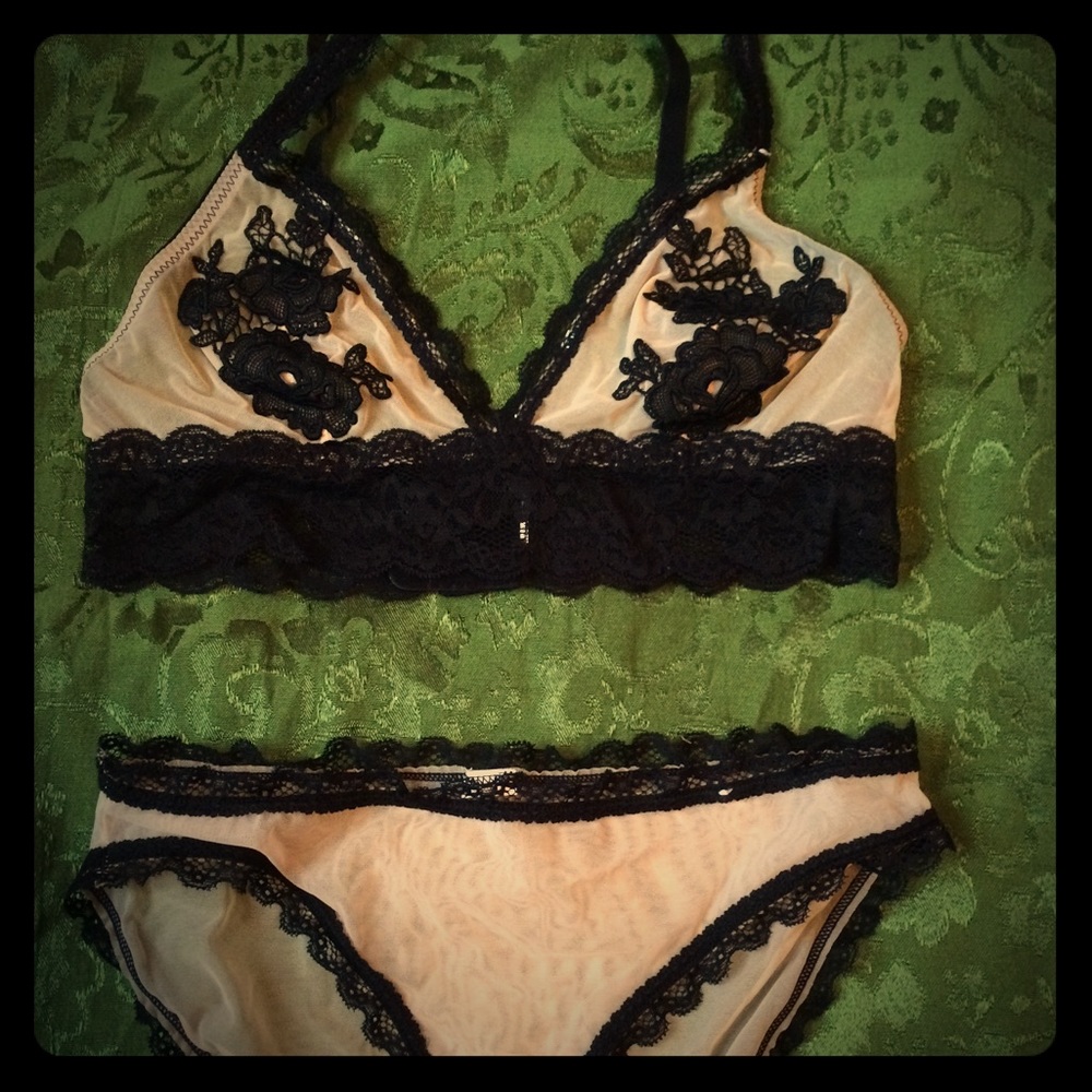 Sweet (but sexy) mesh bra set