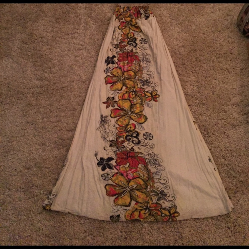 Long strapless floral maxi dress🌸🌺🥀🌹