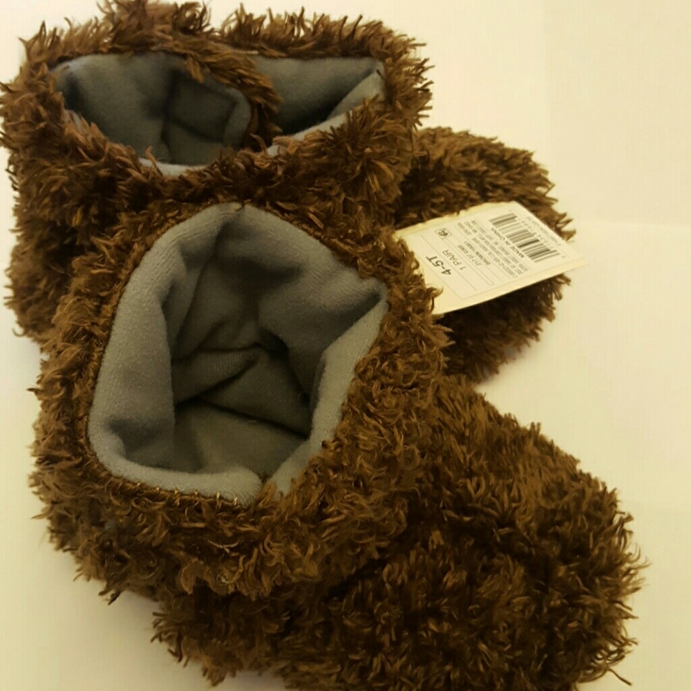 Fuzzy kids slippers NWT