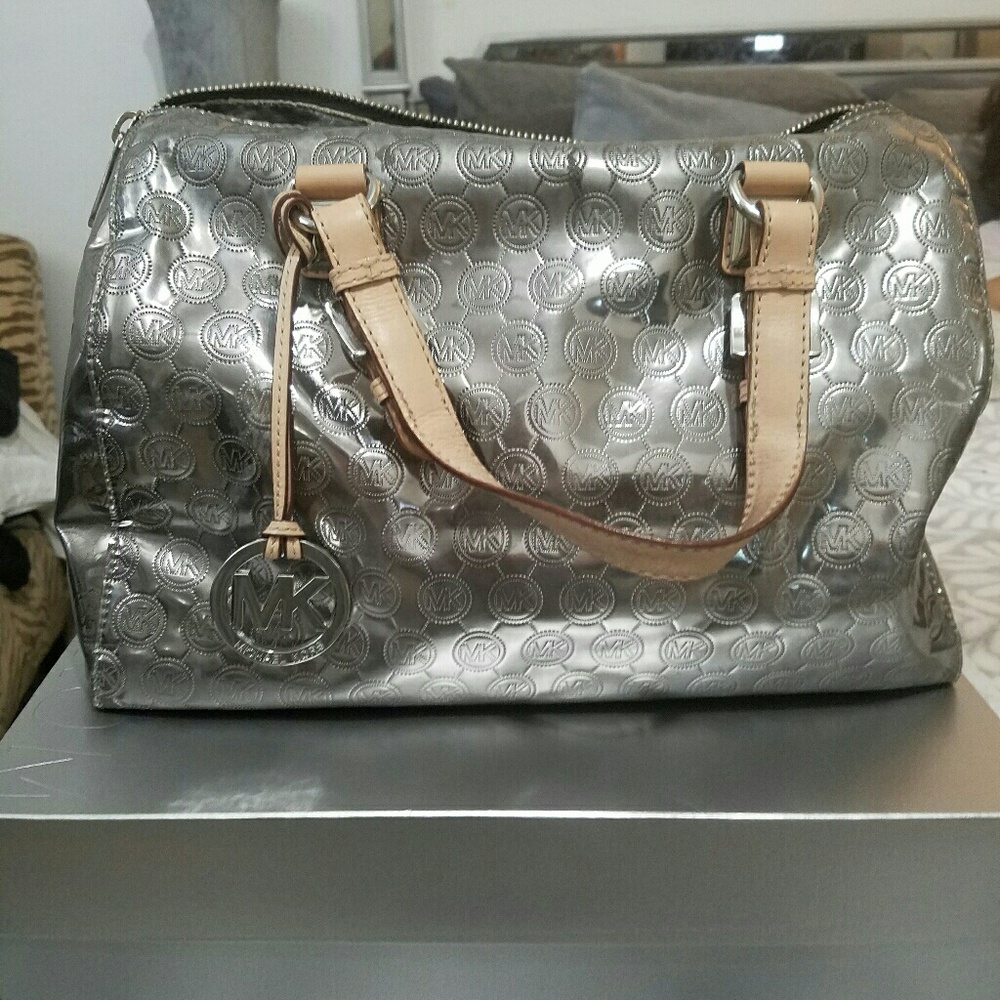 AUNTHENTIC MICHAEL KORS PURSE