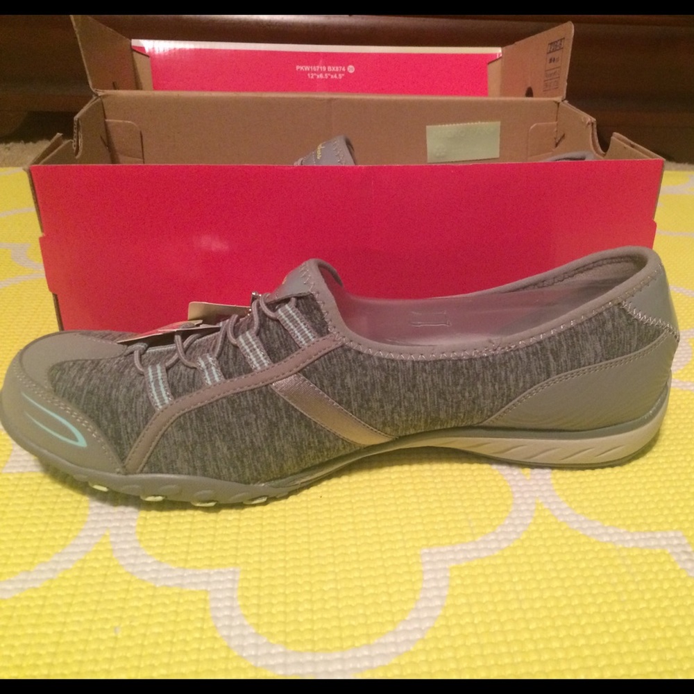 Women's Size 11 Relaxed Fit Memory Foam Skechers