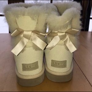 White Mini Bailey Bow Uggs Size 8