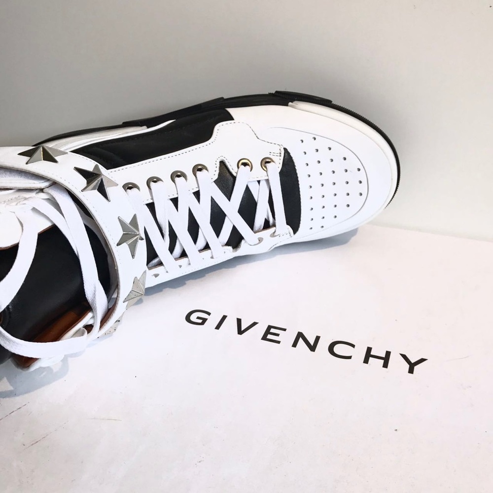 🆕🌟Authentic Givenchy Women Sneaker🌟