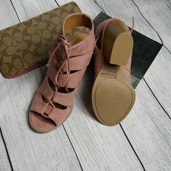 2 hr sale Gladiator chunk sandal lace up NWT - Picture 5 of 5