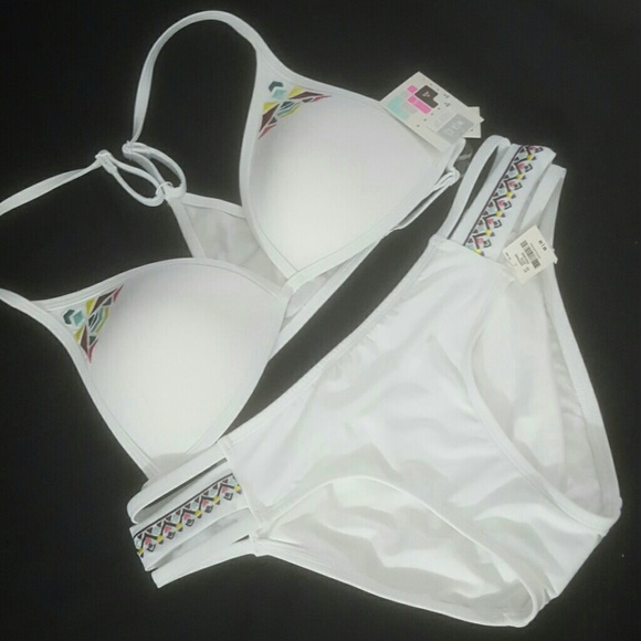 Victoria's secrets MEDIUM BIKINI BUNDLE NEW