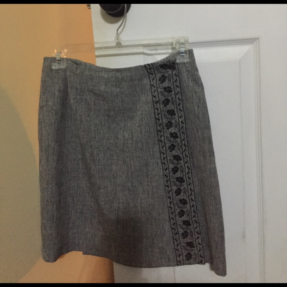 Gray wrap skirt, I'm 5'4" & its 1" above my knee
