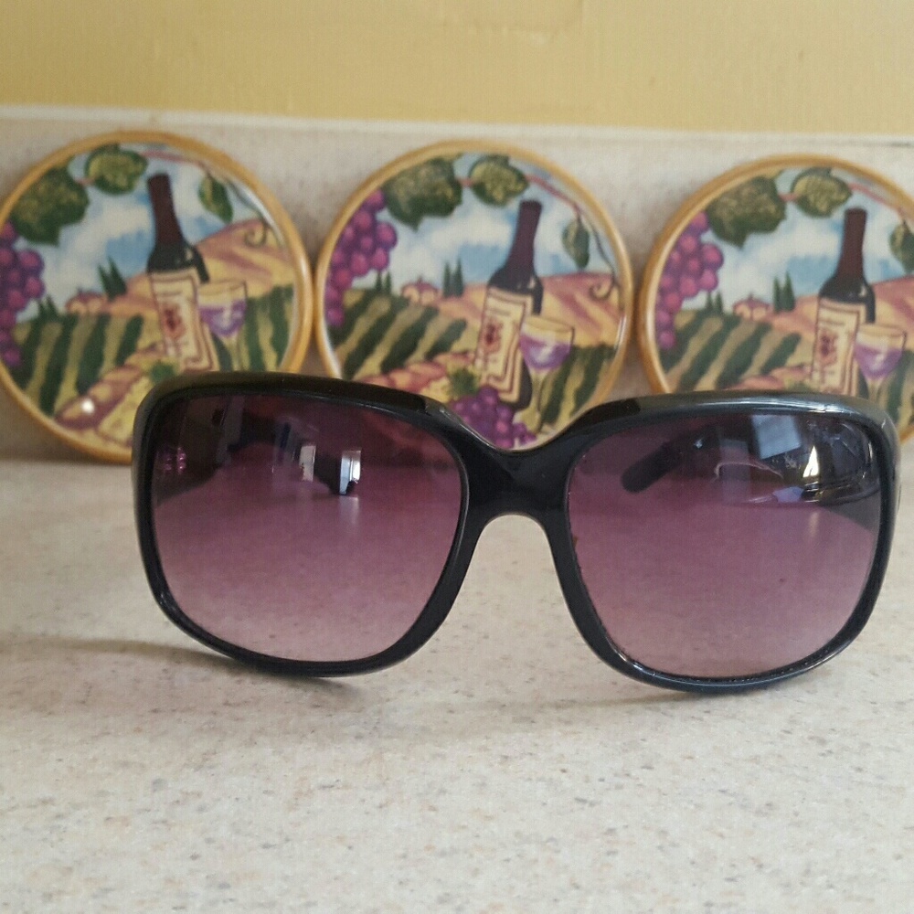 Michael Kros black sunglasses