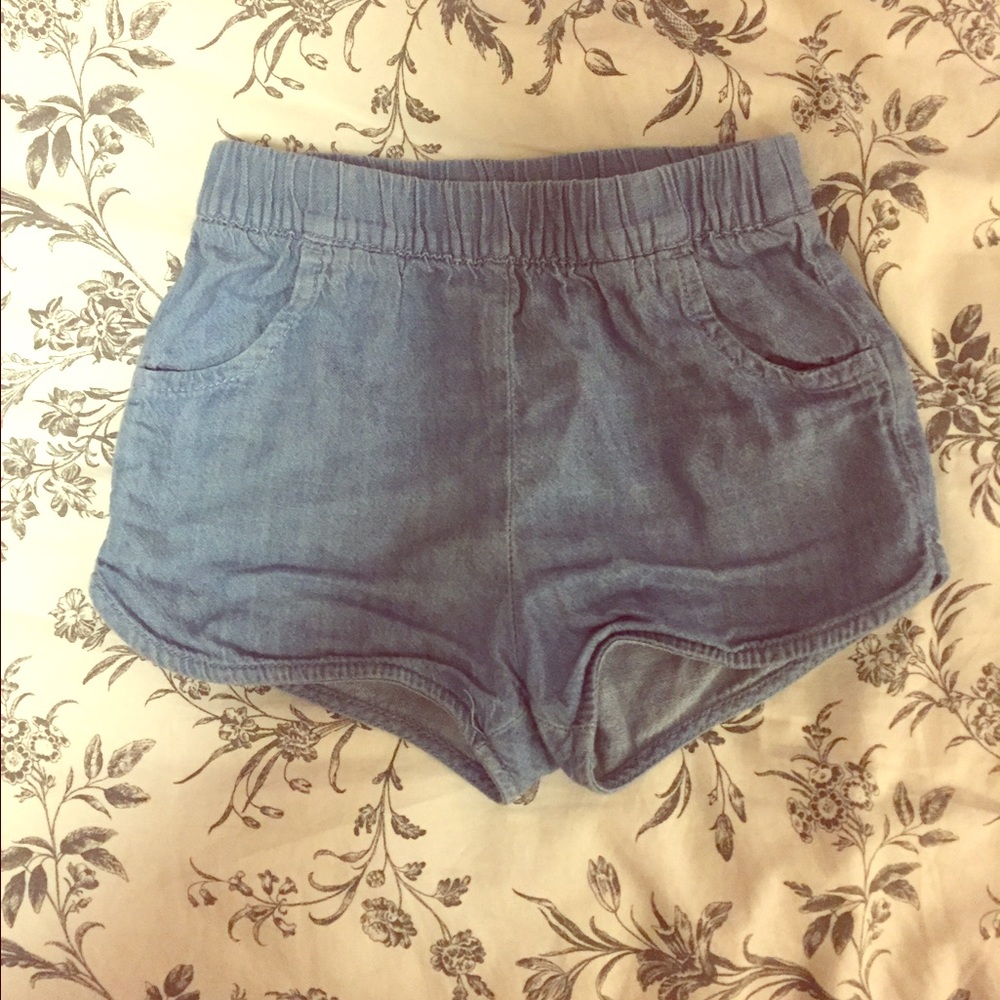 Toddler girls denim shorts.
