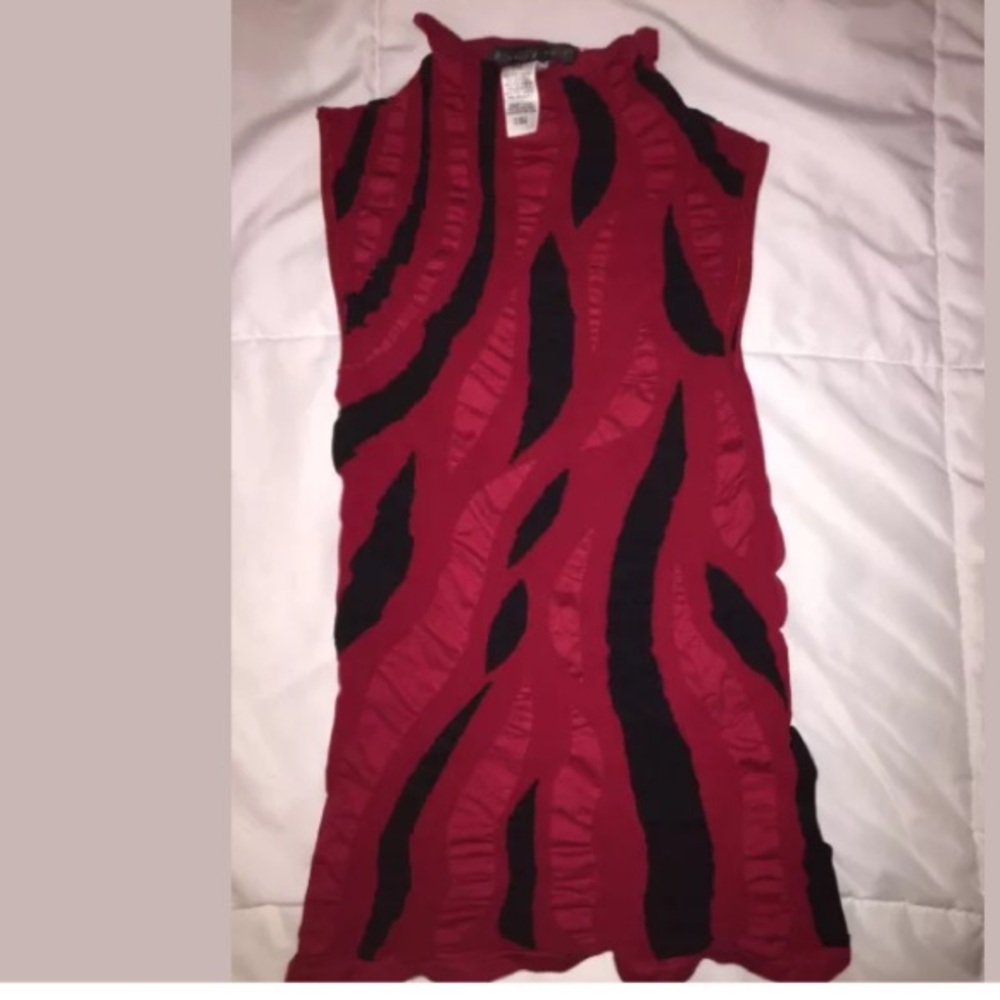 Red and black pattern Bebe top, S