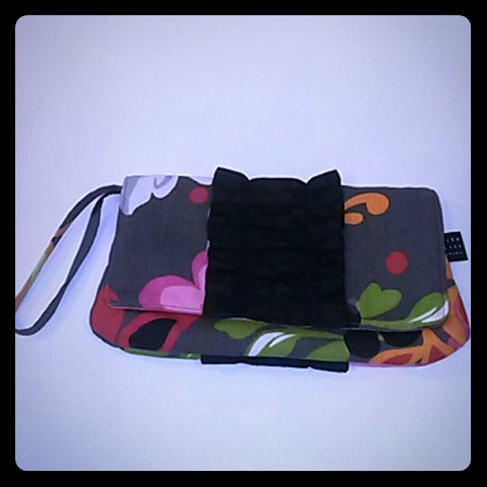 1154 LILL Studio Ruffle Floral Clutch Purse