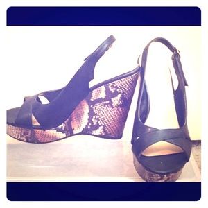 Black Nine West wedges. Snakeskin print wedge.