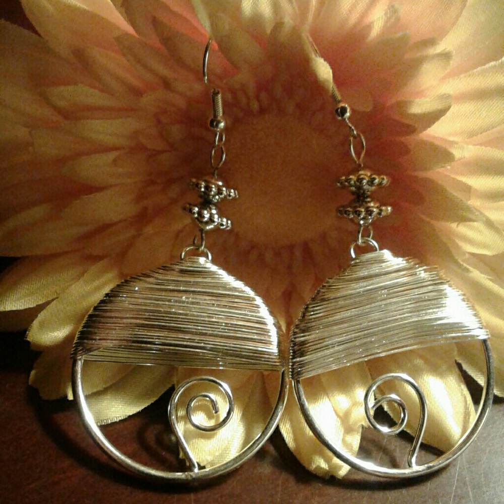 Handmade silvertone dangle earrings new