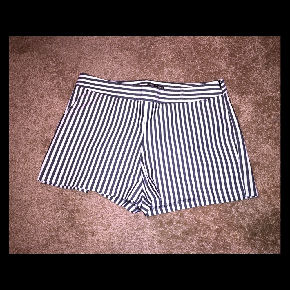 Express dress shorts Sz 4 NWOT