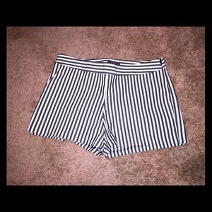 Express dress shorts Sz 4 NWOT
