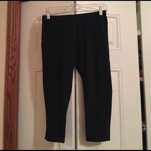 Juniors Size 11 Solid Black Capri Leggings
