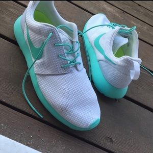 Teal Nike roshes