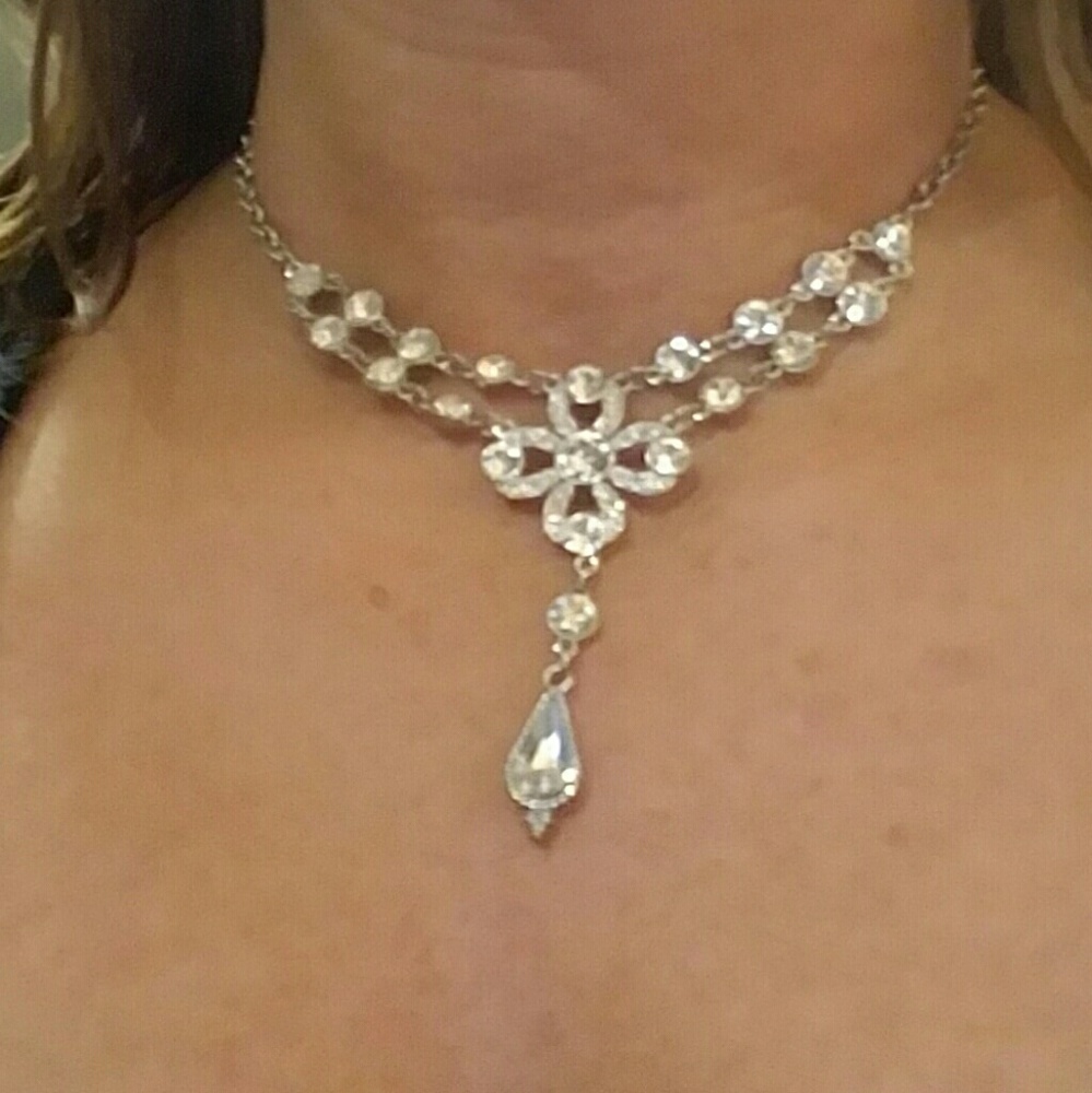 vclm crystal TEAR DROP VINTAGE NECKLACE BOGO FREE