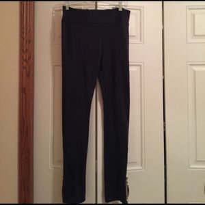 Navy Blue Zenana Leggings with Zippers on sides.