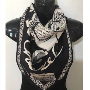 Chanel silk twill black/white logo camellia scarf