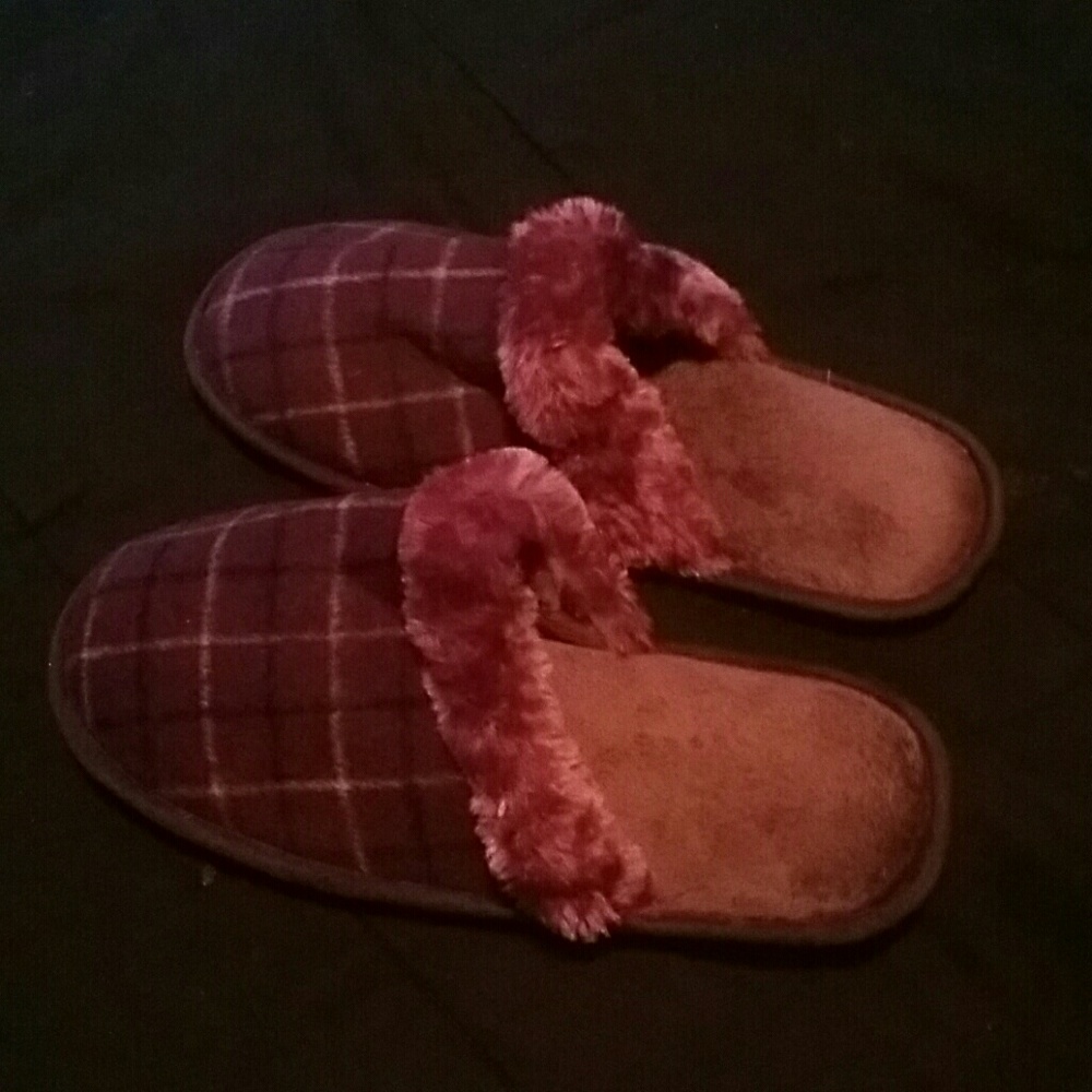 Closed toe purple slippers