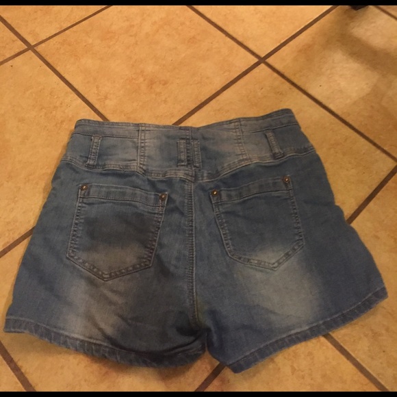 High wasted jean shorts - Picture 2 of 2