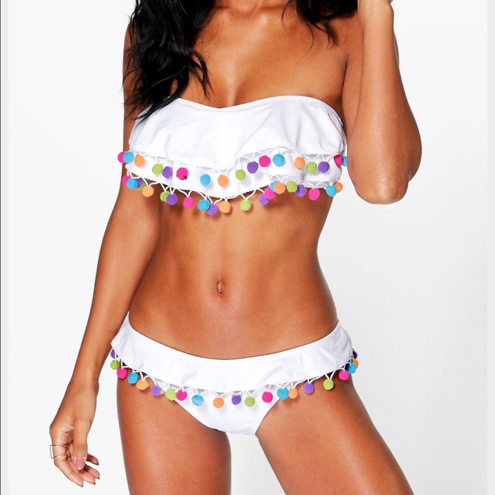 Boohoo Pom Pom bandeau bikini
