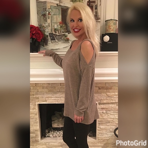 Effortless beauty- ribbed cut out tunic! LAST TWO - Picture 2 of 3