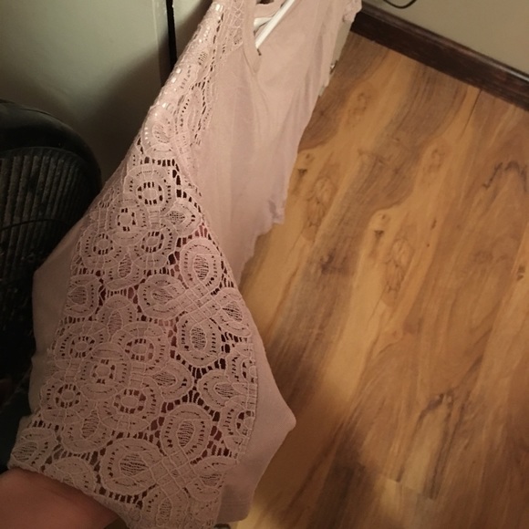 Old navy lace sleeve blouse. - Picture 2 of 2