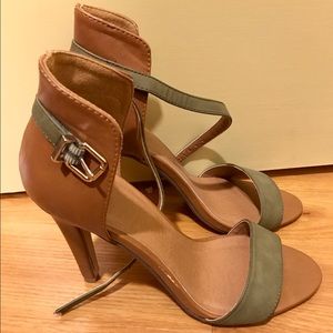 Ankle strap brown and green heels