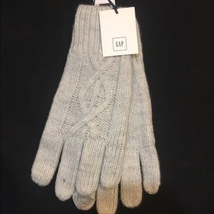 Light Grey Gap Knit Gloves
