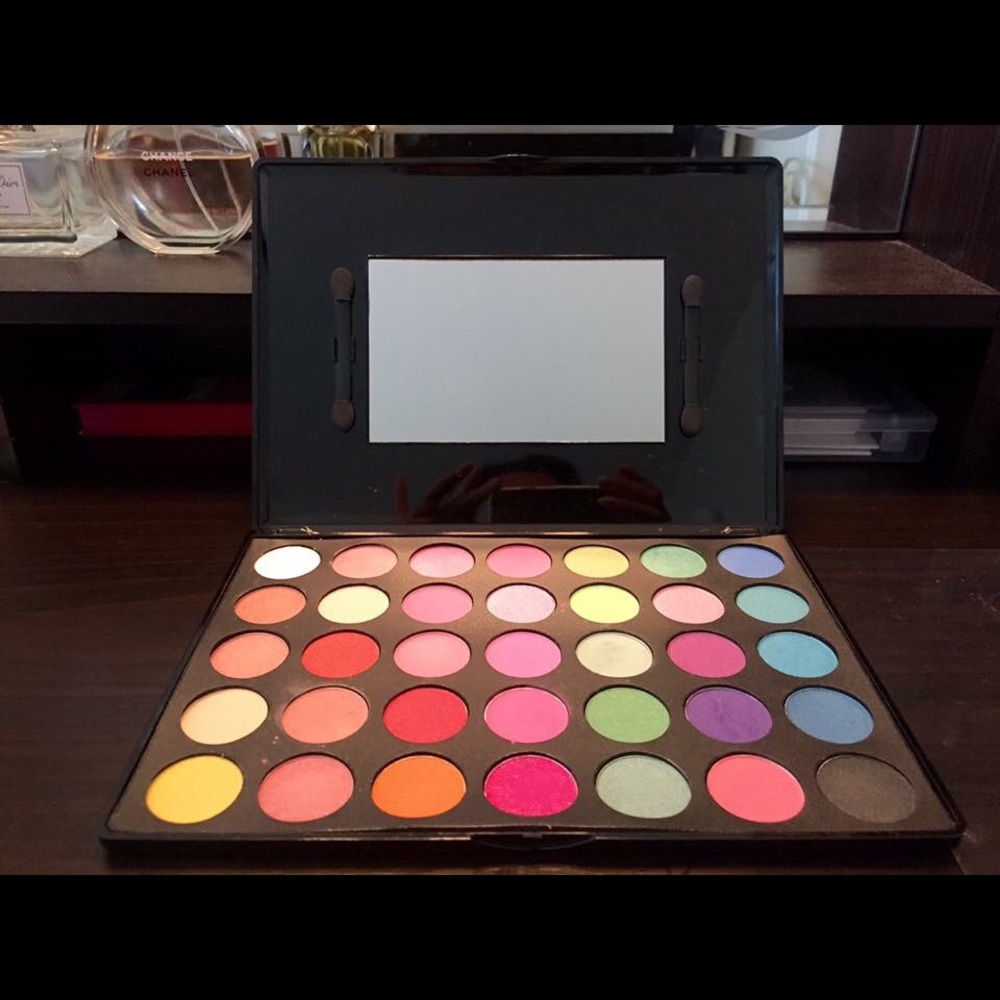 Vida Lux makeup palette