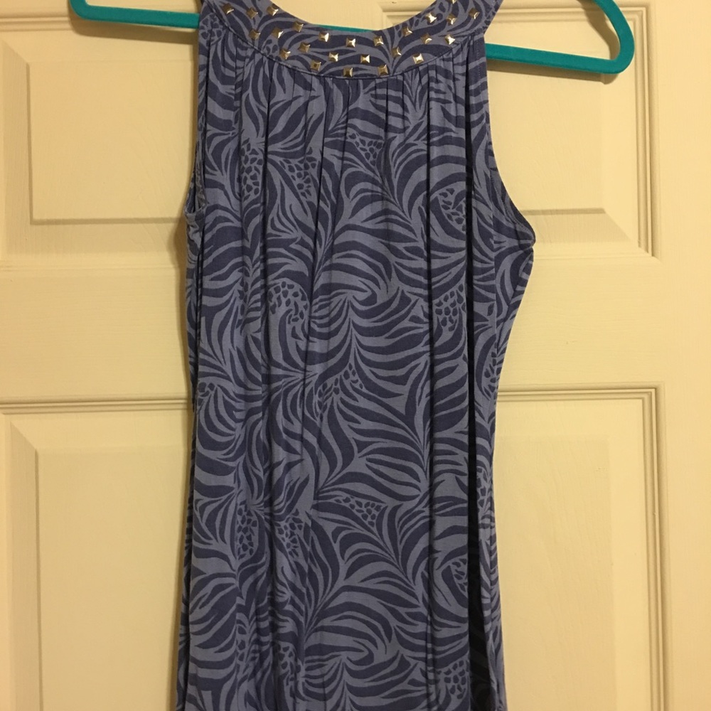 Long purple tank. Zebra- like pattern