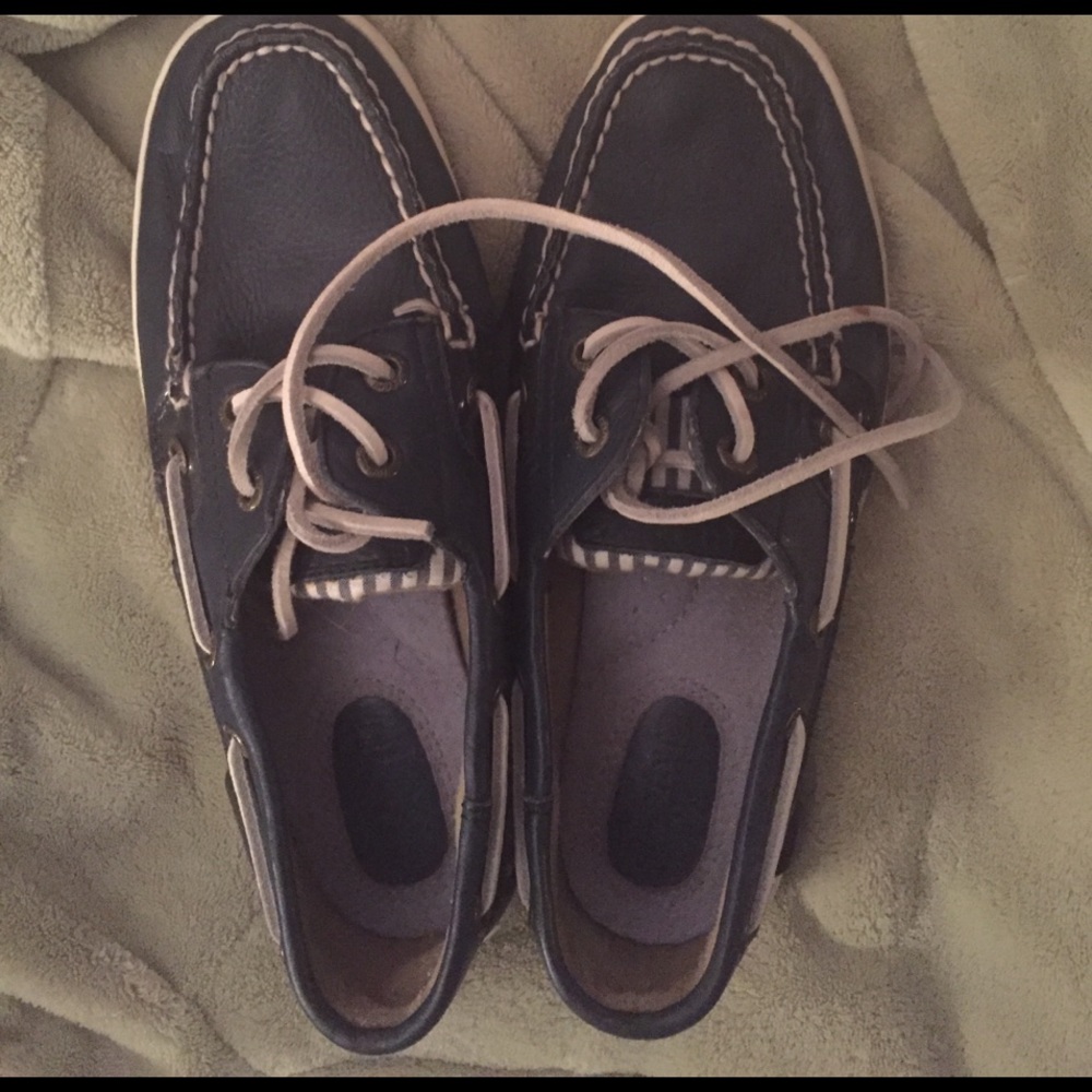 Navy blues canvas boat shoes