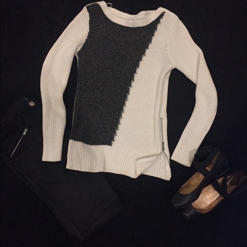 🌟MY FIRST HOST PICK🌟 Calvin Klein sweater