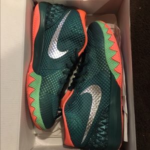 Kyrie 1