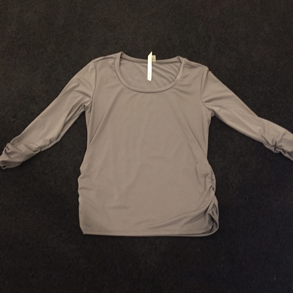 Function, ease, style! Perfect "work" blouse! - Picture 2 of 4