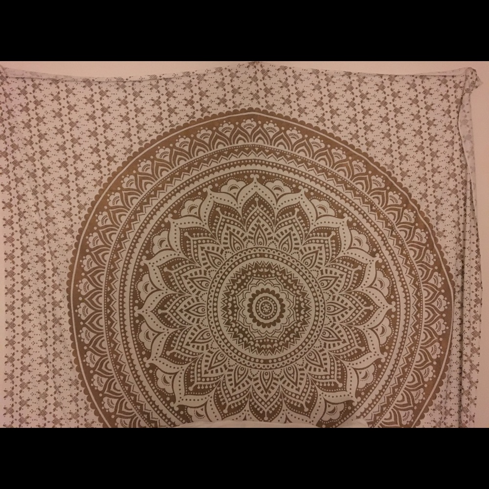White&Gold Tapestry