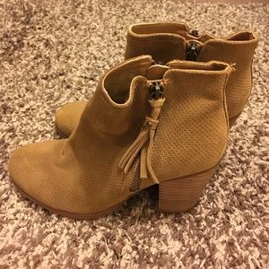 NWT - Guess Ankle Boots - 7M