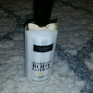 Victoria's Secret Hydrating Lotion,NWT